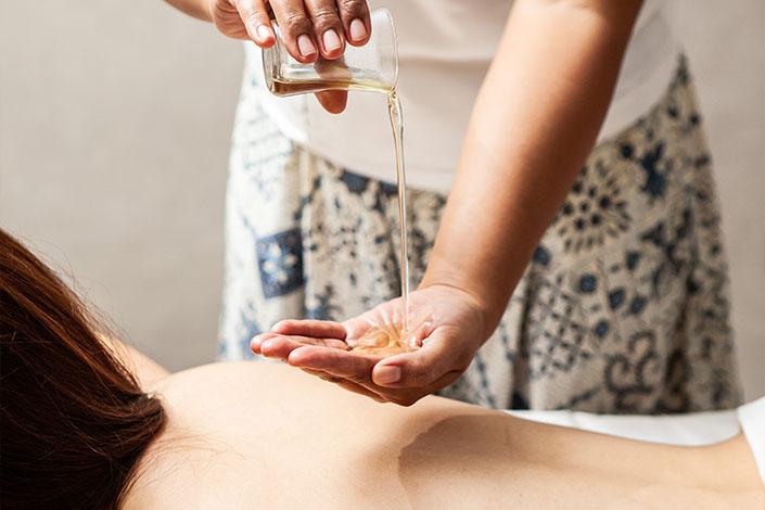 AYURVEDA ABHYANGA MASSAGE - Mudara Spa